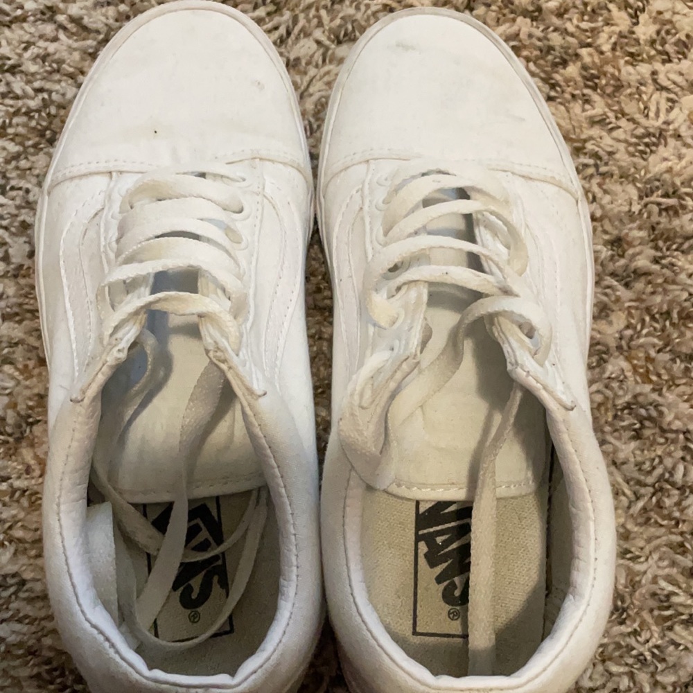 Size 8. Lace up, old school converse. Like new